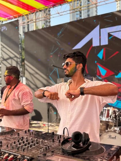 Special Events: Holi & Holiday Parties photo 10