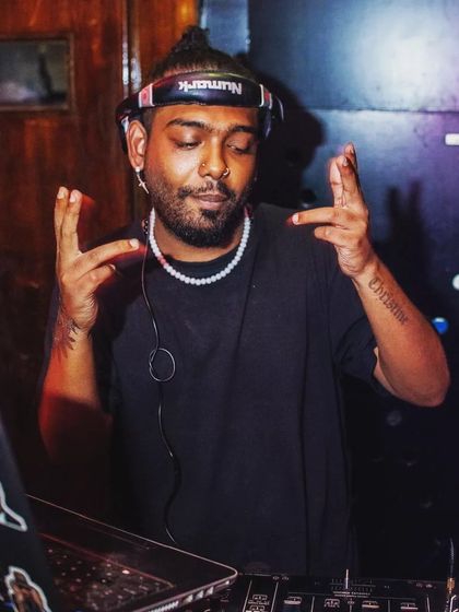 Not your average bumble date. This is the life, bringing good vibes and making connections through music.