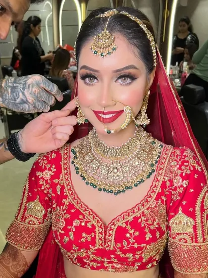 A behind-the-scenes moment showing the final touches. The heavy bridal set is designed to make you feel like the main character on your big day.