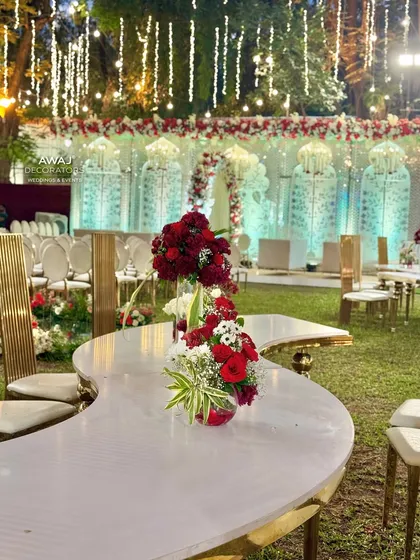 The elegant curved table set against the backdrop of the grand Nikah stage, creating a VIP dining experience.