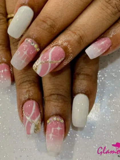 A beautiful combination of pink, white, and gold. This set features a marble-like effect, gold glitter accents, and delicate rhinestones for a look that is soft, feminine, and glamorous.