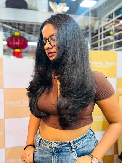 Another angle of this beautiful layered cut, showing how the hair falls perfectly to create a soft, voluminous shape.