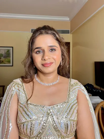 A front-facing view of this glamorous Sangeet look. The makeup is balanced with a natural, dewy base to keep the focus on her sparkling eyes.