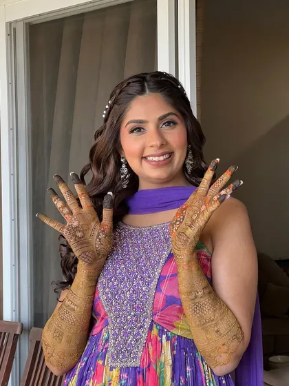 Kajol showing off her beautiful Mehendi. Her makeup is fresh and fun, with glowing skin and a bright smile to match the happy occasion.