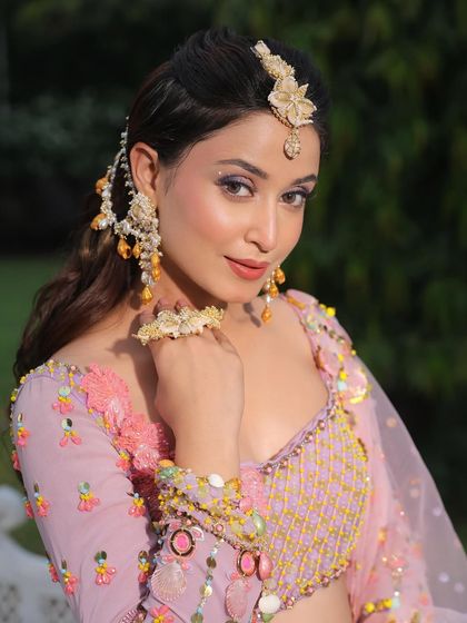 Vibrant Pre-Wedding Looks (Mehendi & Haldi) photo 8