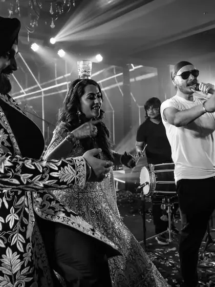 The Prince of Bhangra, Sukhbir, gets the party started. The bride and groom share the stage with the legendary artist, dancing to his iconic hits at their high-energy Sangeet night.