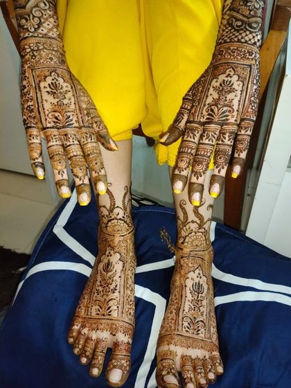 Hajira Mehendi Artist - Mehndi Artist Services Complete Bridal Packages (Hands & Feet) photo 3
