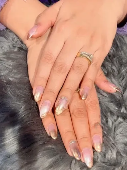 A gorgeous gold and white ombré with a chrome finish, creating a luxurious molten metal effect.