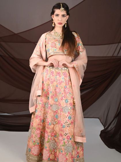 This international model is showcasing a beautiful peach floral embroidered lehenga. It’s a soft, romantic piece perfect for creating dreamy content.