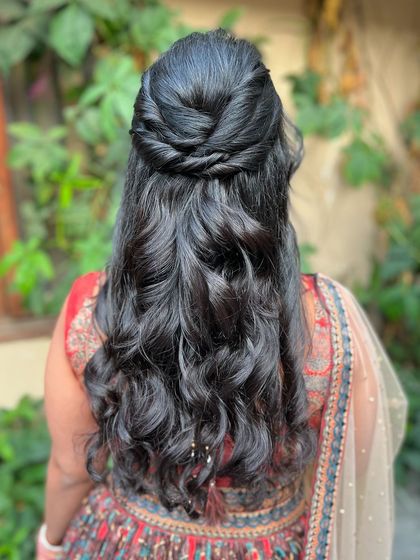 The twisted knot half-updo, a perfect choice for a sophisticated look.