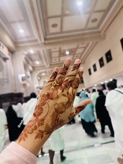A beautiful shot of a simple henna design in Mecca, a truly blessed moment.