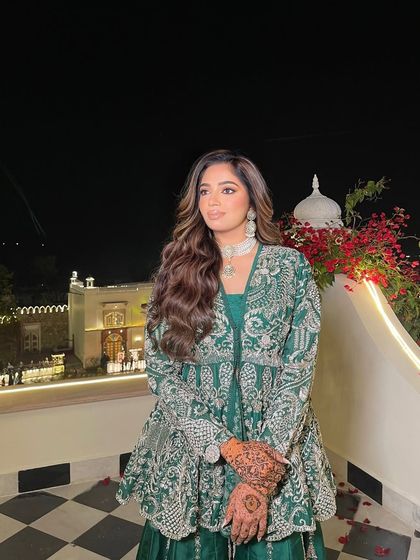 Another portrait of the bride. The side parted open hairstyle is a classic choice that never goes out of style for evening events.