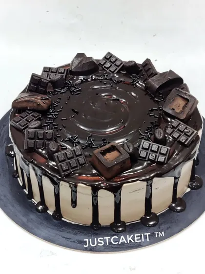 A simple yet delicious chocolate drip cake perfect for any celebration. This one was a welcome home cake with a red velvet cream cheese flavor inside.
