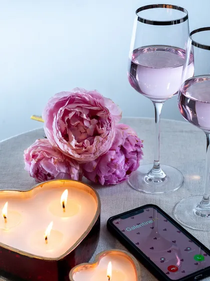 Here, my heart-shaped candle sets the mood for a romantic evening. Paired with fresh flowers and a glass of rosé, it's the perfect setup for a Valentine's or Galentine's celebration.