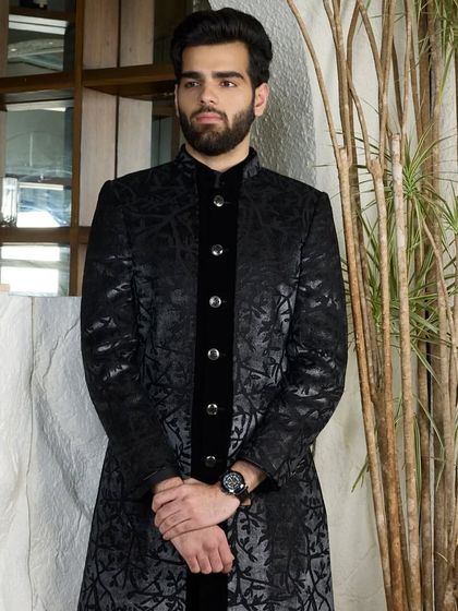 The shimmering details of this black textured kurta embody luxury. It is an elegant choice for your next formal occasion.