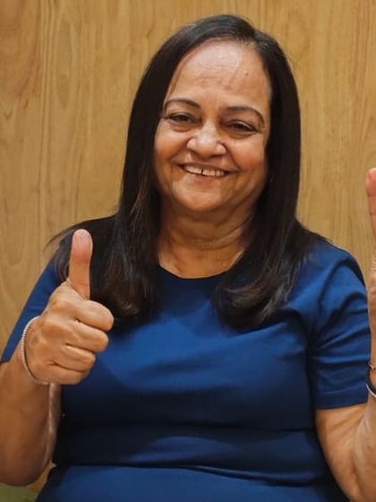 Thumbs up and a victory sign from a happy client. This is the kind of positive energy and feedback that fuels my passion for wellness and beauty.