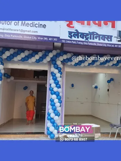 This is a classic blue and white spiral balloon arch I designed for the inauguration of a local electronics shop in Virar. It’s a clean, professional look that effectively announces a new business is open and ready to welcome customers.