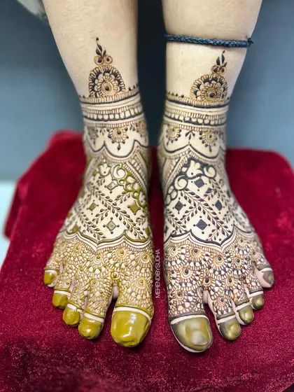 Mehendi isn't just for hands. I create stunning and intricate designs for feet as well, extending the bridal look. This design features detailed patterns covering the entire foot, resembling traditional payal (anklets).