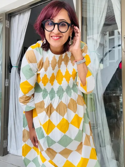 A cheerful close-up of my festive look. The geometric block print pattern is so eye-catching.
