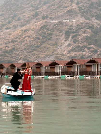 A romantic proposal moment on a boat in the middle of Tehri Lake, a perfect surprise during a destination pre-wedding shoot.