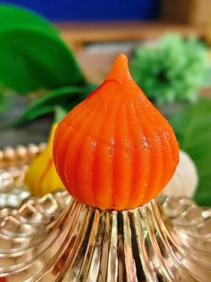 The classic Modak, Lord Ganesha’s favorite prasad, symbolizing prosperity, happiness, and the sweetness of life. No Ganesh Chaturthi is complete without them.