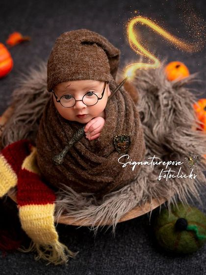 A close-up of our little wizard, looking sharp with his iconic round glasses and lightning bolt scar.
