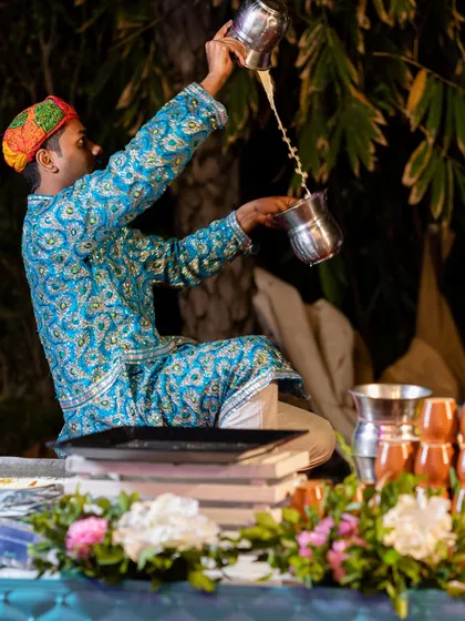 We bring nostalgic traditions to life with interactive stations. A server in traditional attire prepares fresh, chilled Thandai, offering guests a refreshing and authentic Indian beverage experience that adds a cultural touch to any celebration.