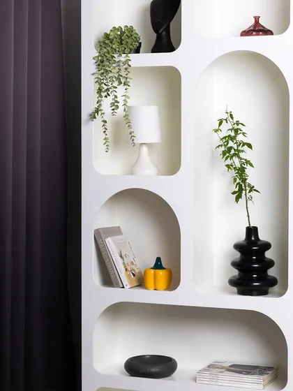 Our signature arched shelf is a versatile and stylish backdrop, perfect for showcasing products in a clean, minimalist, and organized way.