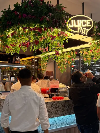 The beautifully decorated Juice Bar at The Fitness Bar, perfect for a post-workout refreshment.