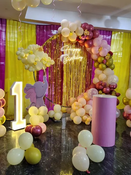 A closer look at the elephant-themed setup, showing the light-up number '1' and the cute elephant cutout.