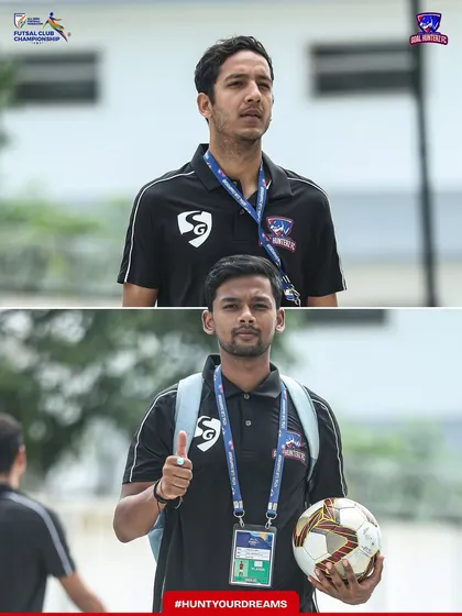 Two players arriving together, ready for the third group match.