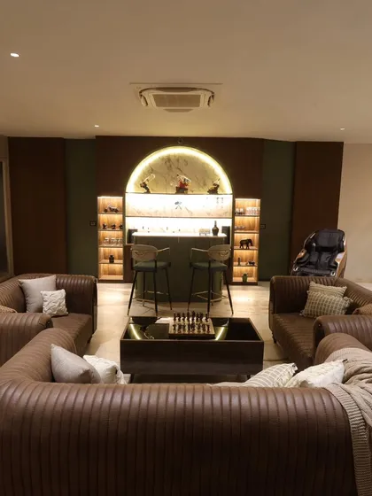 A home bar should be the heart of the evening. In this Delhi home, I designed an inviting bar area with a backlit stone-look display, a sleek PU-finished counter, and cozy, customized sofas perfect for long conversations and relaxation.