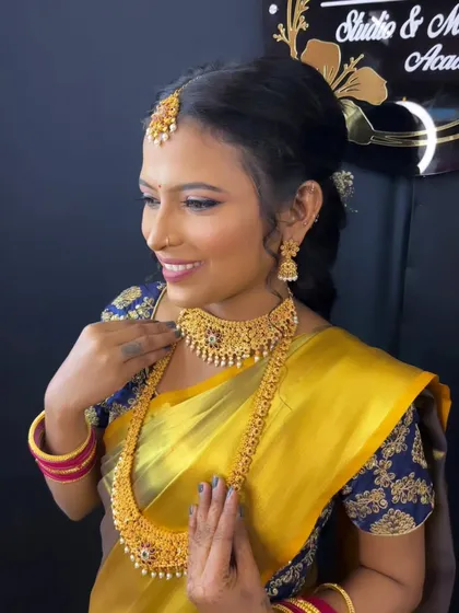The timeless grace of a South Indian bride. This look emphasizes flawless skin, expressive eyes, and traditional temple jewelry, creating a look of pure elegance and heritage.