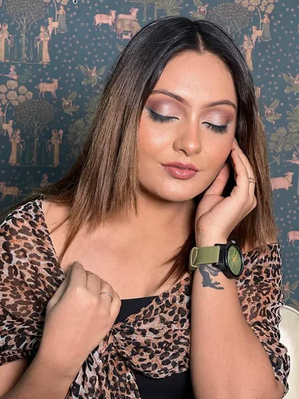 The soft blending and glowing skin are the stars of this look. It's a testament to the fact that glam can be both beautiful and understated.