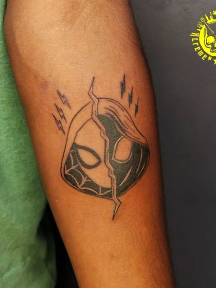 A cool split-face design of Spider-Man and Gwen Stacy's Spider-Gwen. A great tattoo for a fan of the Spider-Verse.