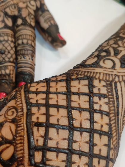 Intricate Bridal Henna photo 34