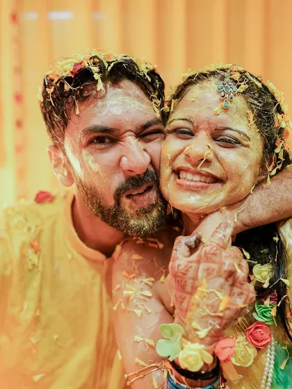 We live for the uninhibited laughter of a Haldi ceremony. This candid shot of Sayli and Vishal is all about playful fun and genuine connection, showcasing the joyful, messy, and beautiful moments that precede the wedding day.