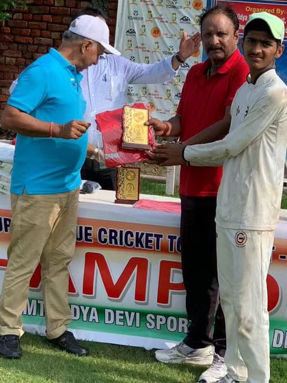 Jasraj Singh being awarded 'Best Batsman' at the U-17 Super League tournament. His hard work in the nets clearly paid off.