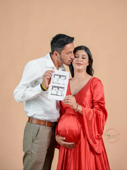 A tender kiss and the first glimpse of your little one. I love using ultrasound photos in shoots to celebrate the life you're about to meet. It makes these pregnancy portraits even more personal and special.