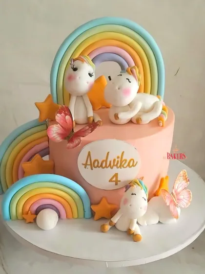 A dream come true for Aadvika’s 4th birthday! She wanted unicorns, rainbows, stars, and butterflies, so I combined them all into this magical, minimal-fondant creation. Seeing her face light up was pure joy!