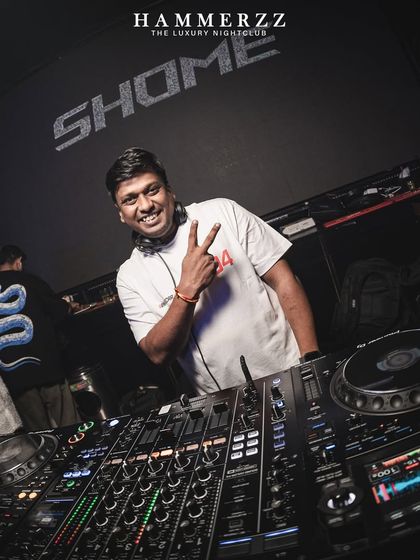 Behind the Decks photo 4