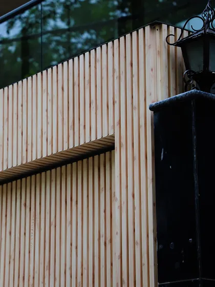 The Gate Flute, in a MetaWood finish, reimagines the entrance as a statement of understated luxury. The vertical lines of the wood-finish panels create an elegant and inviting entryway.