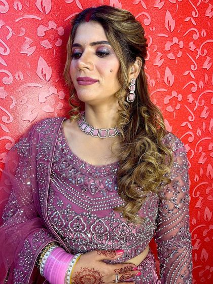 This client is looking magnificent in a fully embroidered mauve lehenga. The tone-on-tone work is very elegant and perfect for a reception.