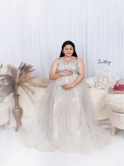 Another beautiful portrait from the boho-chic session, with the mother-to-be in a silver gown. The soft textures and neutral colors create a calm and relaxing atmosphere.