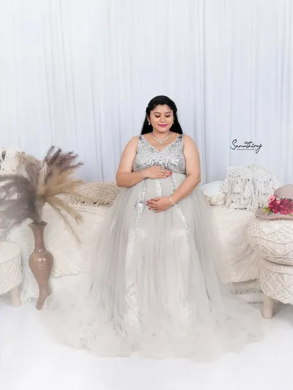 Another beautiful portrait from the boho-chic session, with the mother-to-be in a silver gown. The soft textures and neutral colors create a calm and relaxing atmosphere.