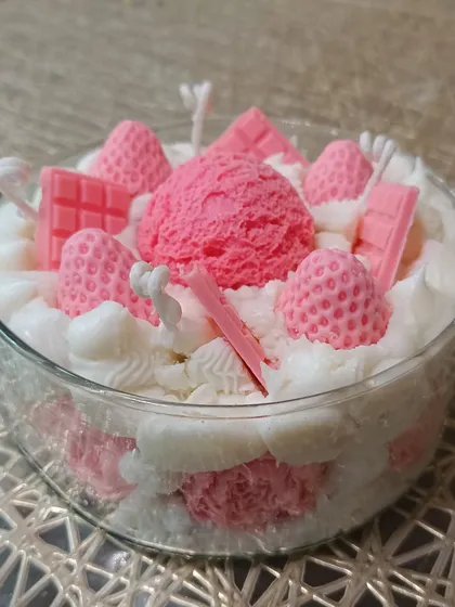 A close-up of the details on the large ice cream bowl candle.