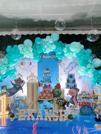 A detailed "Under the Sea" theme with a variety of ocean creatures, bubble balloons, and a water-themed floor covering.