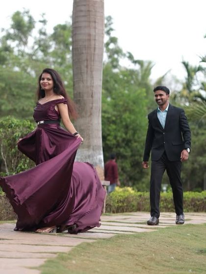 A playful "chase" shot in a park. The movement of the wine-colored gown adds a dynamic and fun element to this pre-wedding photo.