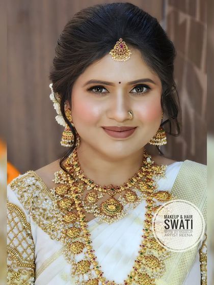 An elegant engagement look for our bride Pranali. My artist Swati created this timeless look with a white Kanjeevaram saree and traditional temple jewellery.