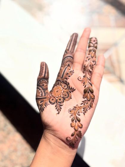 The details on the fingers in this design are just as important as the main pattern. I love adding these little touches.